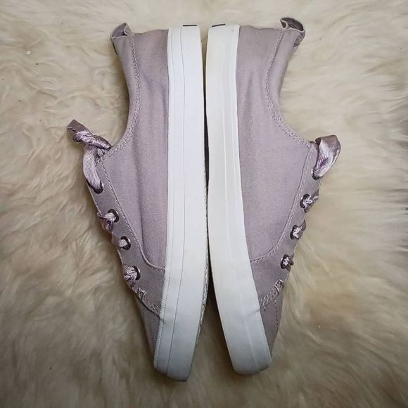 Sperry Crest Vibe Satin Lace sneakers on lavender - Picture 4 of 9